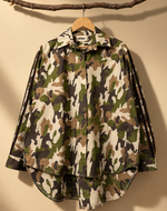 Carica l'immagine nel visualizzatore della galleria,Camisa camo - frente
