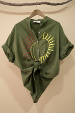 Carica l'immagine nel visualizzatore della galleria,Camisa detalhe bordado
