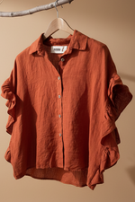 Carregar imagem no visualizador da galeria, Camisa Folhos - Frente Ângulo
