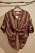 Load image in the gallery viewer,Camisa frente nó
