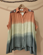 Carregar imagem no visualizador da galeria, Camisa frontal com fundo de estúdio
