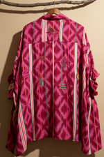 Carregar imagem no visualizador da galeria, Camisa ikat rosa - costas
