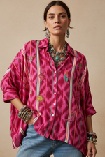 Carregar imagem no visualizador da galeria, Camisa ikat rosa - modelo frente v4
