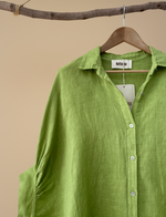 Load image in the gallery viewer,Camisa linho verde - detalhe
