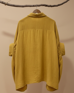 Carregar imagem no visualizador da galeria, Camisa mostarda costas
