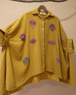 Carregar imagem no visualizador da galeria, Camisa mostarda frente aberta
