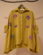 Carregar imagem no visualizador da galeria, Camisa mostarda frente
