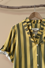 Carica l'immagine nel visualizzatore della galleria,Camisa riscas cabide detalhe
