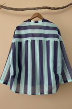 Carica l'immagine nel visualizzatore della galleria,Camisa riscas menta costas — fundo bege estúdio
