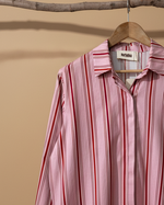 Chargez l'image dans la visionneuse de la galerie,Camisa riscas rosa - detalhe etiqueta Naftalina
