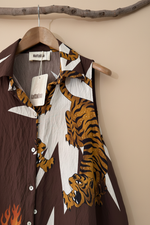 Carregar imagem no visualizador da galeria, Camisa Tigre Castanha - Detalhe
