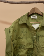 Chargez l'image dans la visionneuse de la galerie,Camisa verde oliva detalhe
