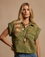Chargez l'image dans la visionneuse de la galerie,Camisa verde oliva modelo frente
