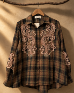 Cargue la imagen en el visor de la galería,Camisa xadrez bordado paisley — frente
