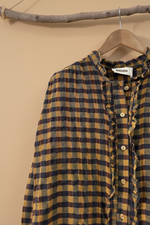 Load image in the gallery viewer,Camisa Xadrez — Detalhe
