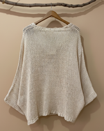 Load image in the gallery viewer,Camisola creme costas
