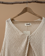 Load image in the gallery viewer,Camisola creme detalhe
