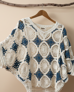 Cargue la imagen en el visor de la galería,Camisola crochet bicolor — lateral estúdio

