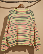 Carregar imagem no visualizador da galeria, Camisola riscas coloridas traseira - fundo estúdio bege
