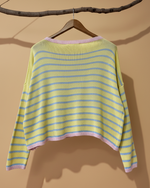 Carregar imagem no visualizador da galeria, Camisola riscas frontal - fundo estúdio bege
