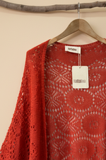 Cargue la imagen en el visor de la galería,Cardigan vermelho — detalhe
