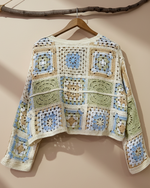 Carregar imagem no visualizador da galeria, Casaco crochet granny square - vista traseira
