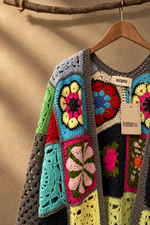 Carica l'immagine nel visualizzatore della galleria,Casaco crochet patchwork — detalhe
