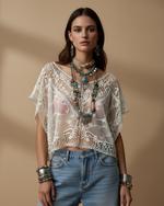 Carregar imagem no visualizador da galeria, Poncho curto em renda e tule bordado MAEVE
