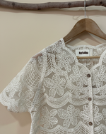 Load image in the gallery viewer,Casaquinho renda - detalhe
