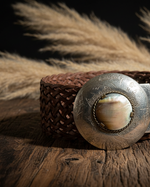 Carregar imagem no visualizador da galeria, Cinto madrepérola castanho claro - Cenário boho
