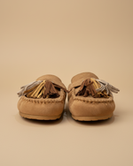 Carregar imagem no visualizador da galeria, Clogs com franjas vista frontal sem base
