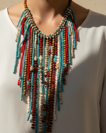 Carica l'immagine nel visualizzatore della galleria,Close-up do colar fringe colorido
