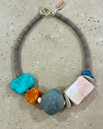 Load image in the gallery viewer,Colar pedras naturais - flat lay

