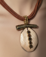 Carregar imagem no visualizador da galeria, Colar étnico madeira - Close-up
