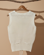 Carregar imagem no visualizador da galeria, Colete bege traseira - fundo estúdio bege
