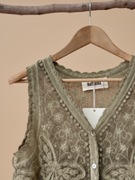 Carregar imagem no visualizador da galeria, Colete borboletas detalhe
