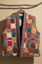 Carregar imagem no visualizador da galeria, Colete Patchwork — Frente
