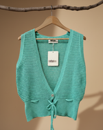 Carregar imagem no visualizador da galeria, Colete turquesa frontal - fundo estúdio bege
