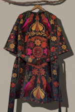 Load image in the gallery viewer,Costas do kimono bordado
