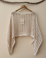 Carregar imagem no visualizador da galeria, Crochet mesh sweater - fundo bege estúdio 1
