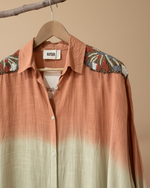 Carregar imagem no visualizador da galeria, Detalhe bordados com fundo de estúdio
