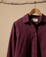 Chargez l'image dans la visionneuse de la galerie,Detalhe da camisa em estúdio
