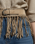 Carregar imagem no visualizador da galeria, Detalhe da fivela na anca
