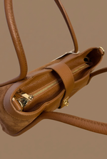 Chargez l'image dans la visionneuse de la galerie,Detalhe do fecho com fundo terra
