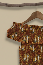 Chargez l'image dans la visionneuse de la galerie,Detalhe franzido/folho — top off-shoulder fundo bege
