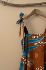 Chargez l'image dans la visionneuse de la galerie,Detalhe laço — vestido tropical fundo bege
