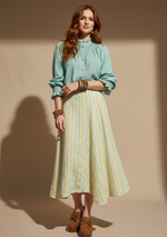 Cargue la imagen en el visor de la galería,Editorial de moda com look completo e clogs
