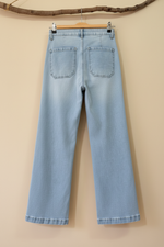 Carica l'immagine nel visualizzatore della galleria,Embroidered jeans back view studio background

