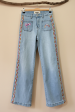 Carica l'immagine nel visualizzatore della galleria,Embroidered jeans front view studio background
