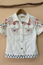 Carica l'immagine nel visualizzatore della galleria,Embroidered white denim jacket front view studio background
